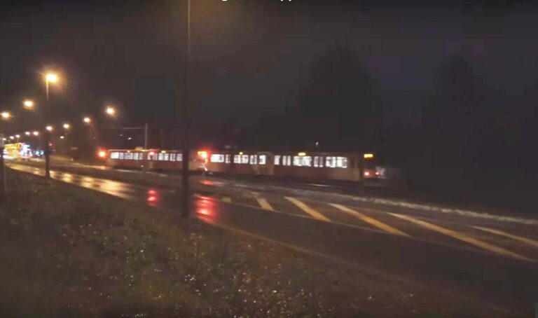 德電車司機昏厥 呼嘯駛過8站 乘客聯手防憾事