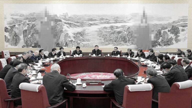 政治局罕見一幕：眾高官低頭筆記 李克強表情神秘