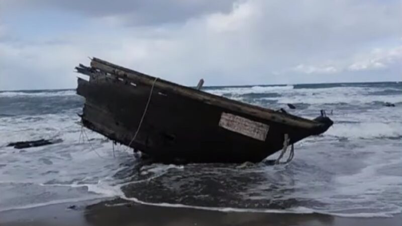 幽灵船冲上日本佐渡岛 7具腐烂遗体疑来自朝鲜