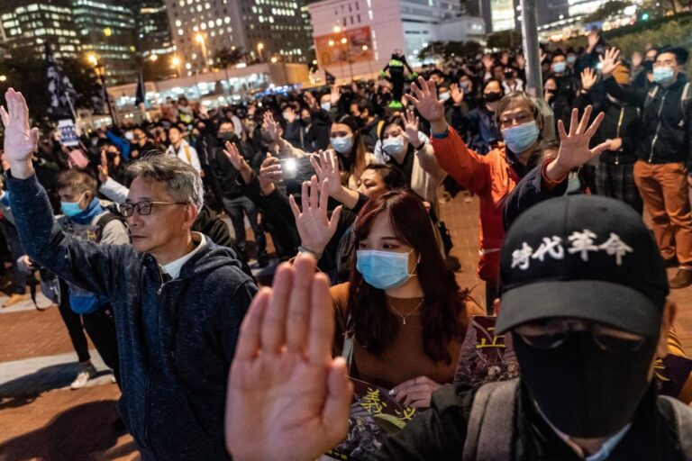 【直播回放】反暴政半年 港人舉行齊上齊落集會