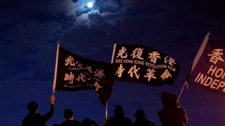 陸男看反送中直播落淚 「翻牆」對港人說:對不起！