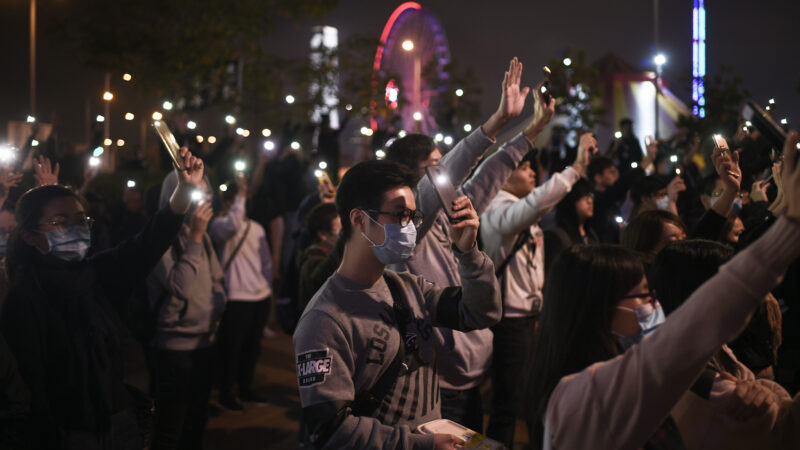 4.5万港人爱丁堡广场集会 声援“星火”