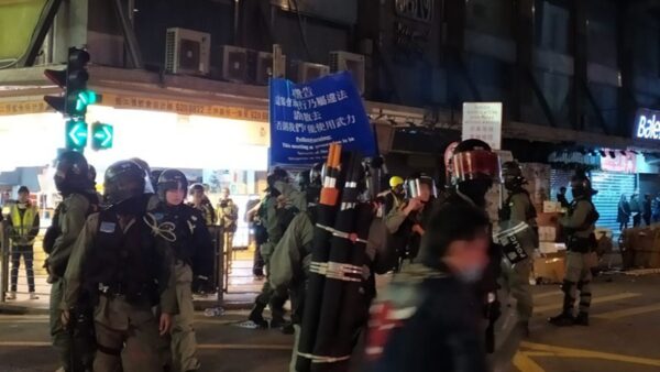 國際人權日港警亂槍掃射 3人送院(視頻)