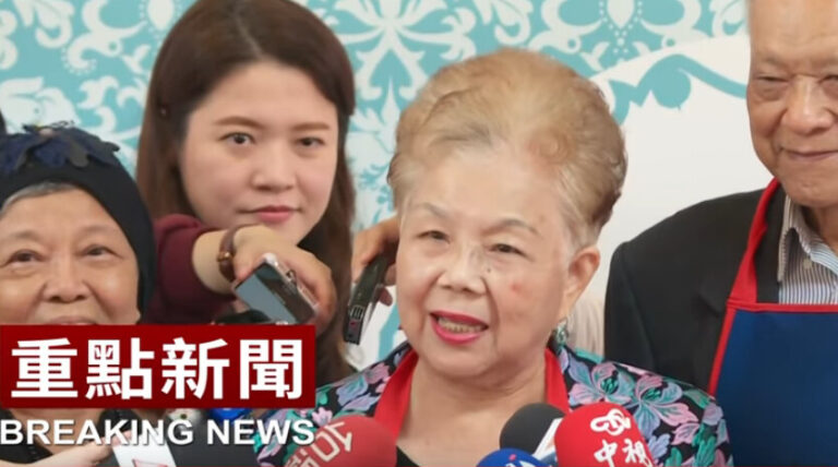 柯文哲母親：母子都會投票蔡英文