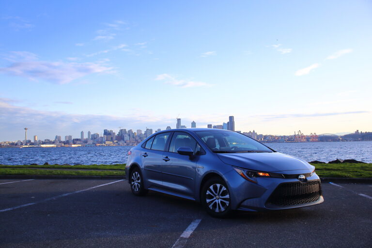 車評：超越53MPG 2020 Toyota Corolla Hybrid LE