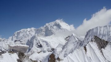 喜马拉雅山雪崩 4韩人2向导送医治疗