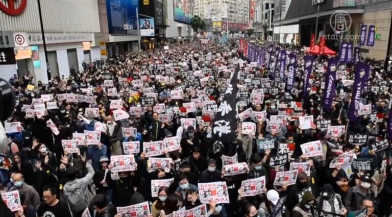 【新聞週刊】百萬港人遊行開啓2020 港警施暴濫捕