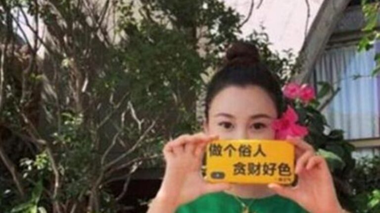 網文：故宮奔馳女炫富系列：有本事別翻車啊