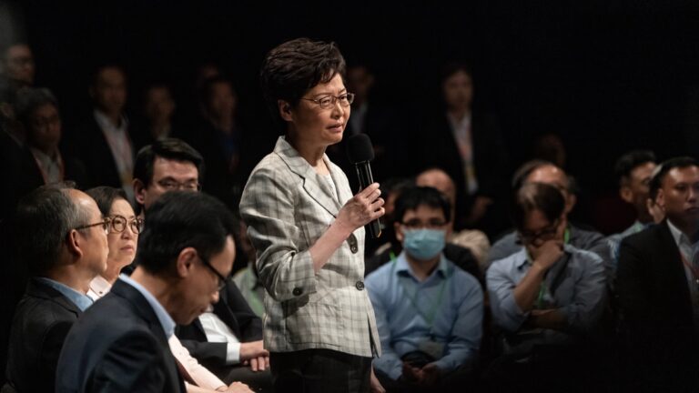 林鄭壓倒鄧小平？罕見續命「一國兩制」