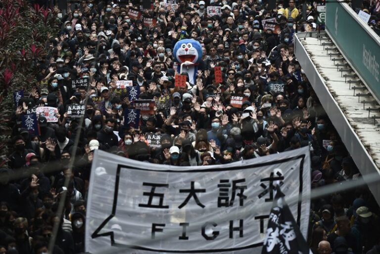 【禁聞】香港「天下制裁」集會再遭警察腰斬