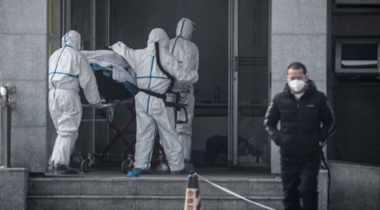 武漢肺炎恐怖視頻 病人突倒醫院或路邊(多視頻)