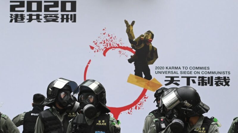 香港集会再遭催泪弹镇压 老人被捕满头血(组图)