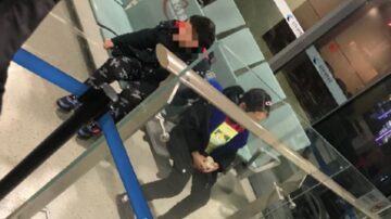 武汉封城30万人逃离 父母机场抛下发烧子女飞走