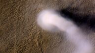 NASA拍到火星上的龍捲風 50米寬 650米長