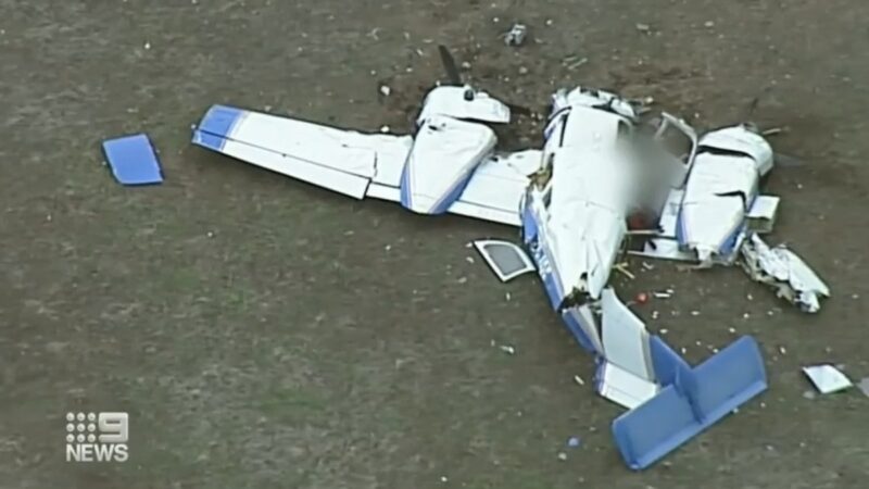 墨尔本2飞机半空相撞 酿4死残骸断裂数截
