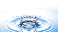新型水滴发电机：一滴水点百盏灯