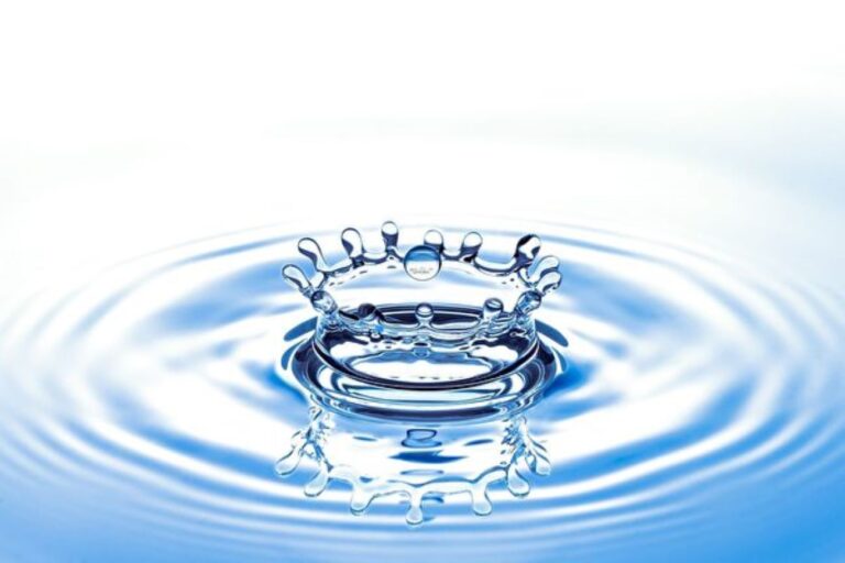 新型水滴發電機：一滴水點百盞燈