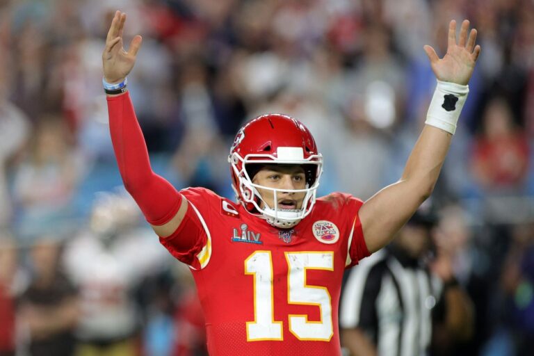酋長超級盃末節21分大逆轉 明星四分衛奪MVP