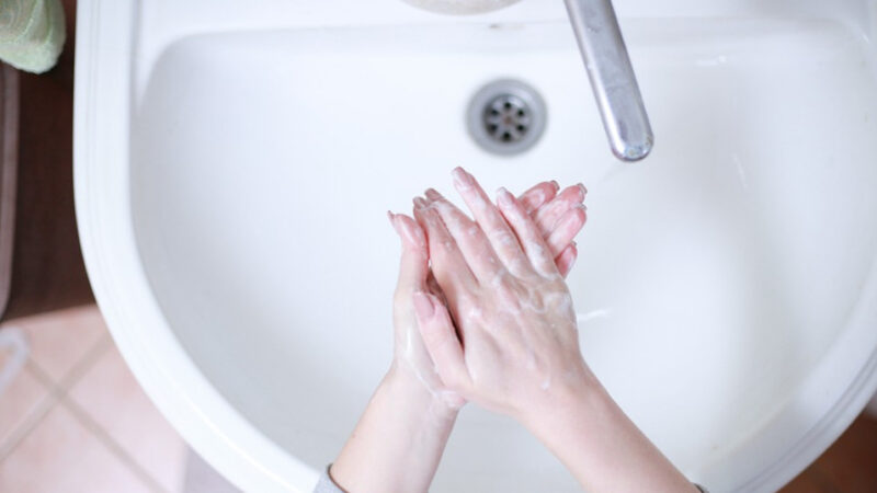 防疫为何要勤洗手？医生的回答让人讶异(组图)