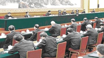 7常委罕見「無罩」現身 習近平承認疫情嚴重