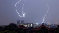 诸葛高参：一尊正把中国带进沟里 大凶月已定