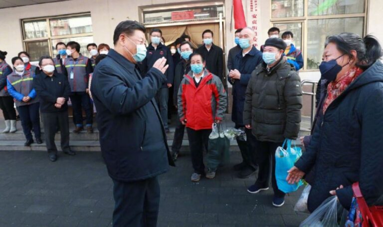 習近平「戴錯」口罩 為何下屬沒提醒他？
