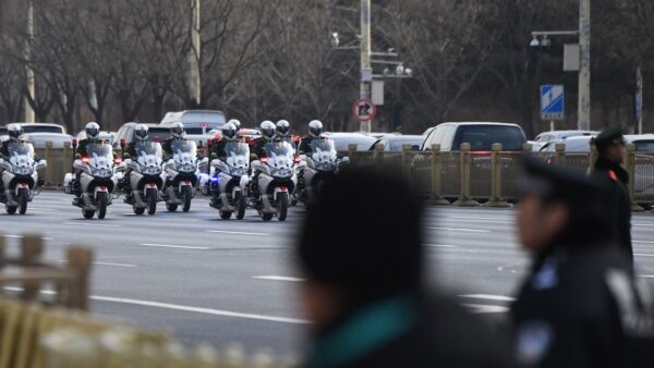 警察倒地死畫面曝光 中共自曝近20警猝死(視頻)