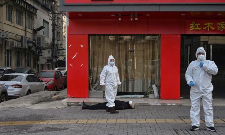 武漢醫護：前線同事已倒下好幾批 30歲小伙突暈倒