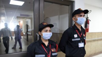 印度滯留武漢學生10人發燒 中共不允搭撤僑專機