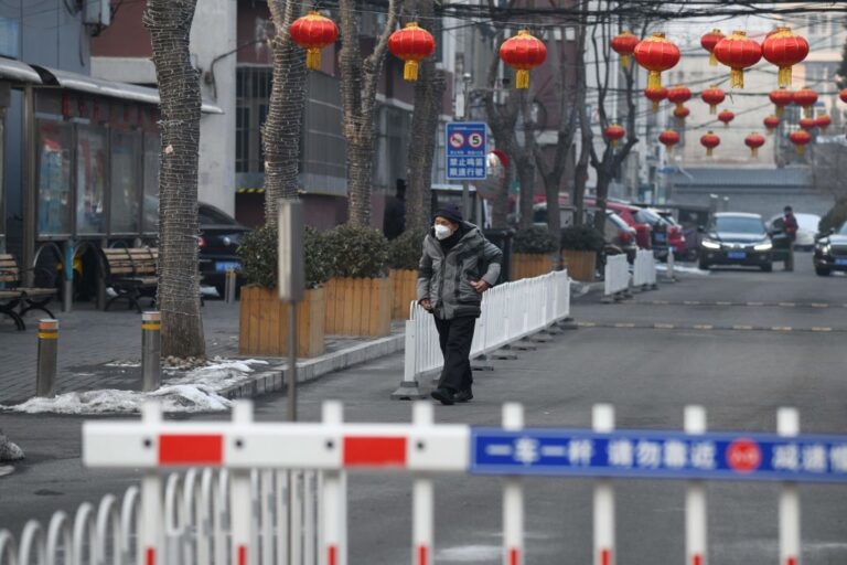 北京疫情失控 爆73起群聚感染