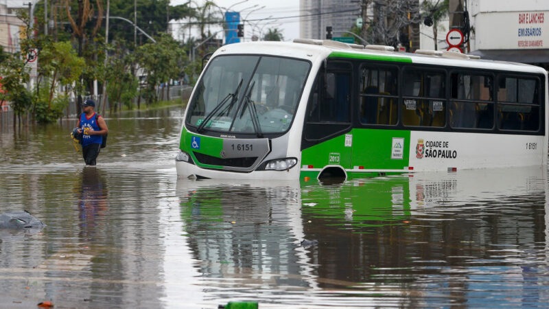 降雨創37年紀錄 巴西聖保羅交通大癱瘓
