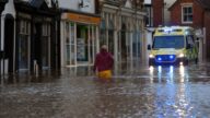 风暴丹尼斯肆虐英国 水患四起 军队救灾