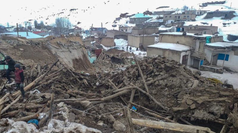 边界5.7浅层地震 土耳其至少8死 村庄建筑被毁