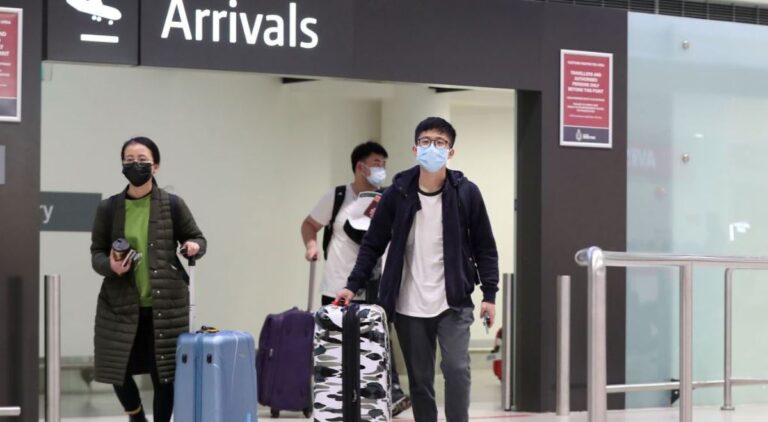 新冠病毒疫情大流行恐懼增加 全球股市暴跌