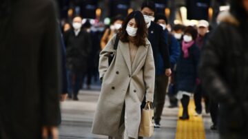 中國大媽日本插隊買口罩 引發3國混戰(視頻)