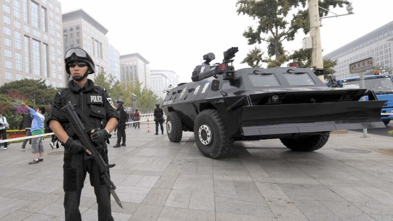 中共各地政府互抢口罩 传装甲车押运都被拦路抢劫