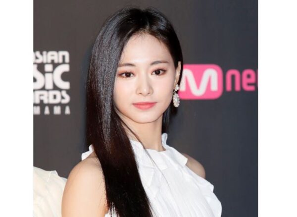 Twice周子瑜首本个人照片书4月27日发行 Tzuyu 新唐人中文电视台在线