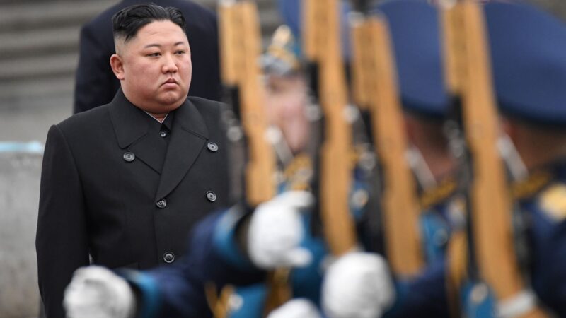 朝鲜至少7千人被隔离 金正恩不戴口罩露面