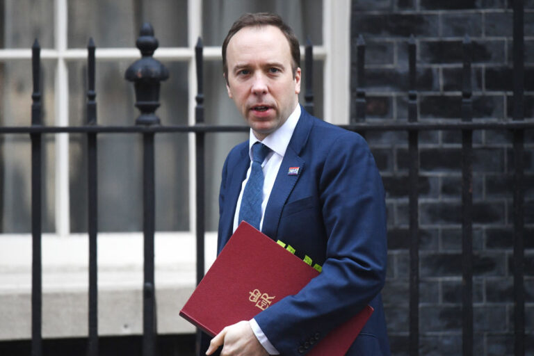 繼英國首相感染中共病毒後 衛生部長也確診