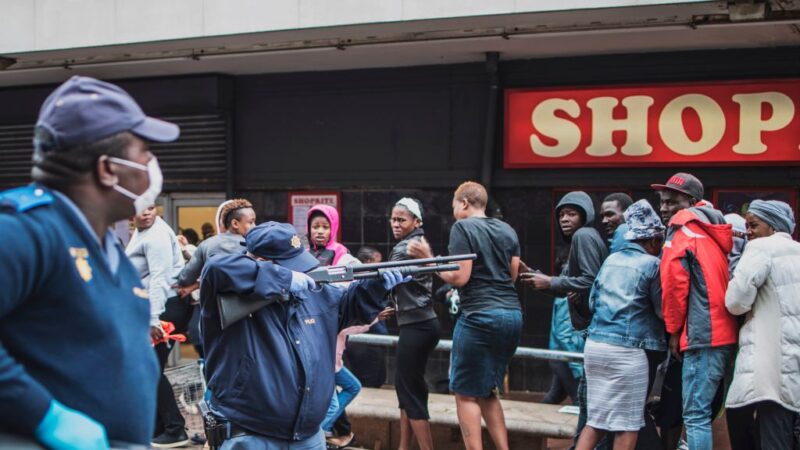 禁足令第二天 南非警發射橡膠子彈要民眾保持距離