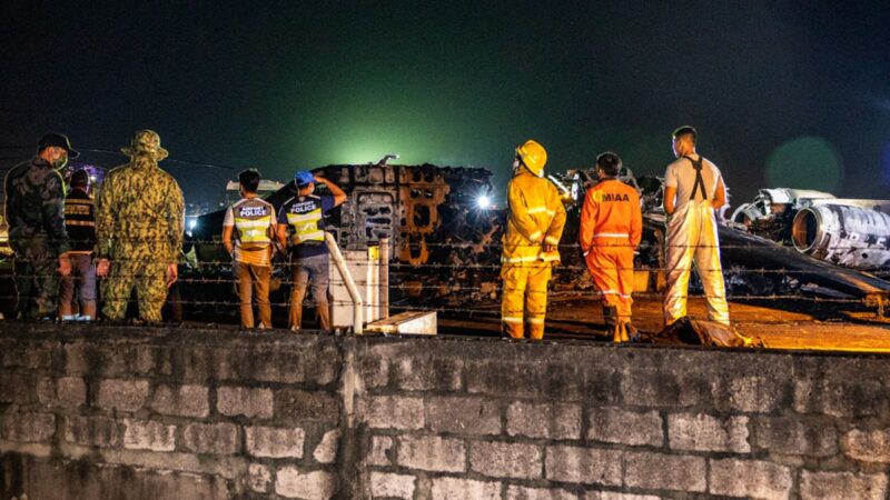 菲律賓醫療飛機墜毀起火 機上8人全部罹難