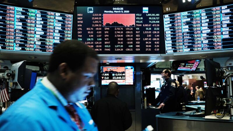 紐約股市暴跌一度停盤 全球股市一片哀鳴