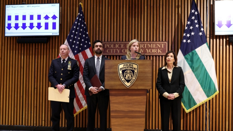 2025紐約市治安成果亮眼 市州府肯定NYPD成效