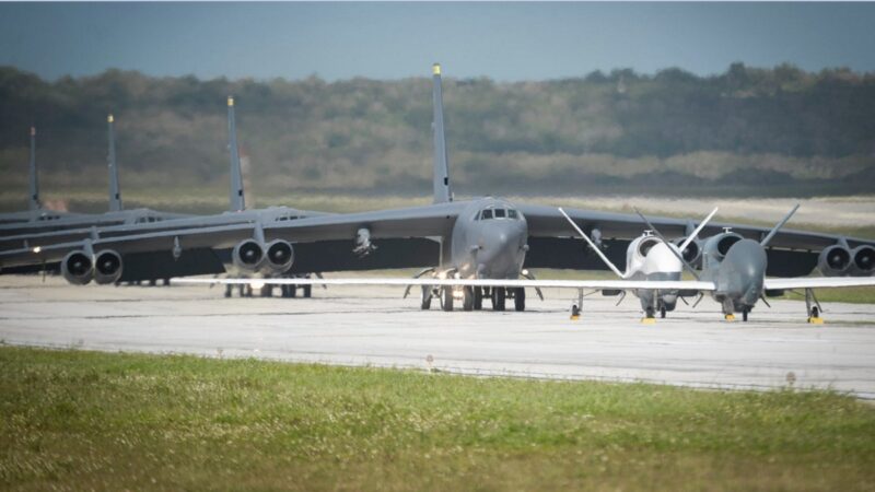 美军B-52轰炸机 突然全撤离关岛