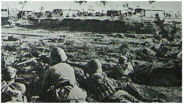 逼老人孩子裸女衝鋒 共軍如此喪心病狂(圖)