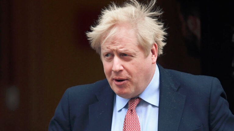 癥狀不退被送入院 英首相仍稱心情好