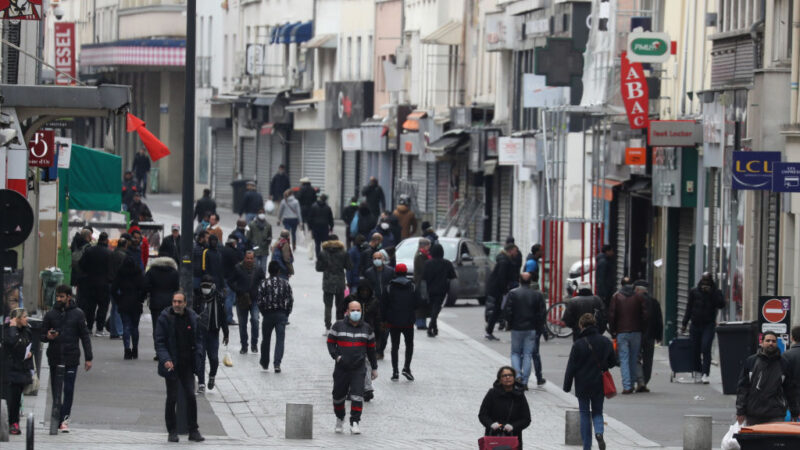 巴黎郊區14萬片口罩卸貨 遭警逮個正著
