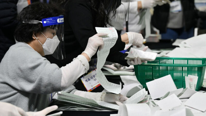 中共肺炎流行之际 韩国会大选执政党时隔16年“单独过半”