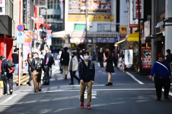 宅在家周 东京商店街见人潮 6万人要到冲绳玩