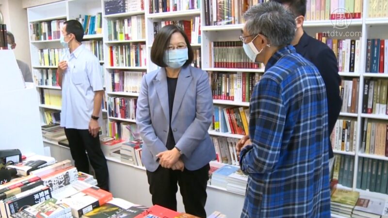 自由台灣撐住香港自由 蔡英文訪銅鑼灣書店